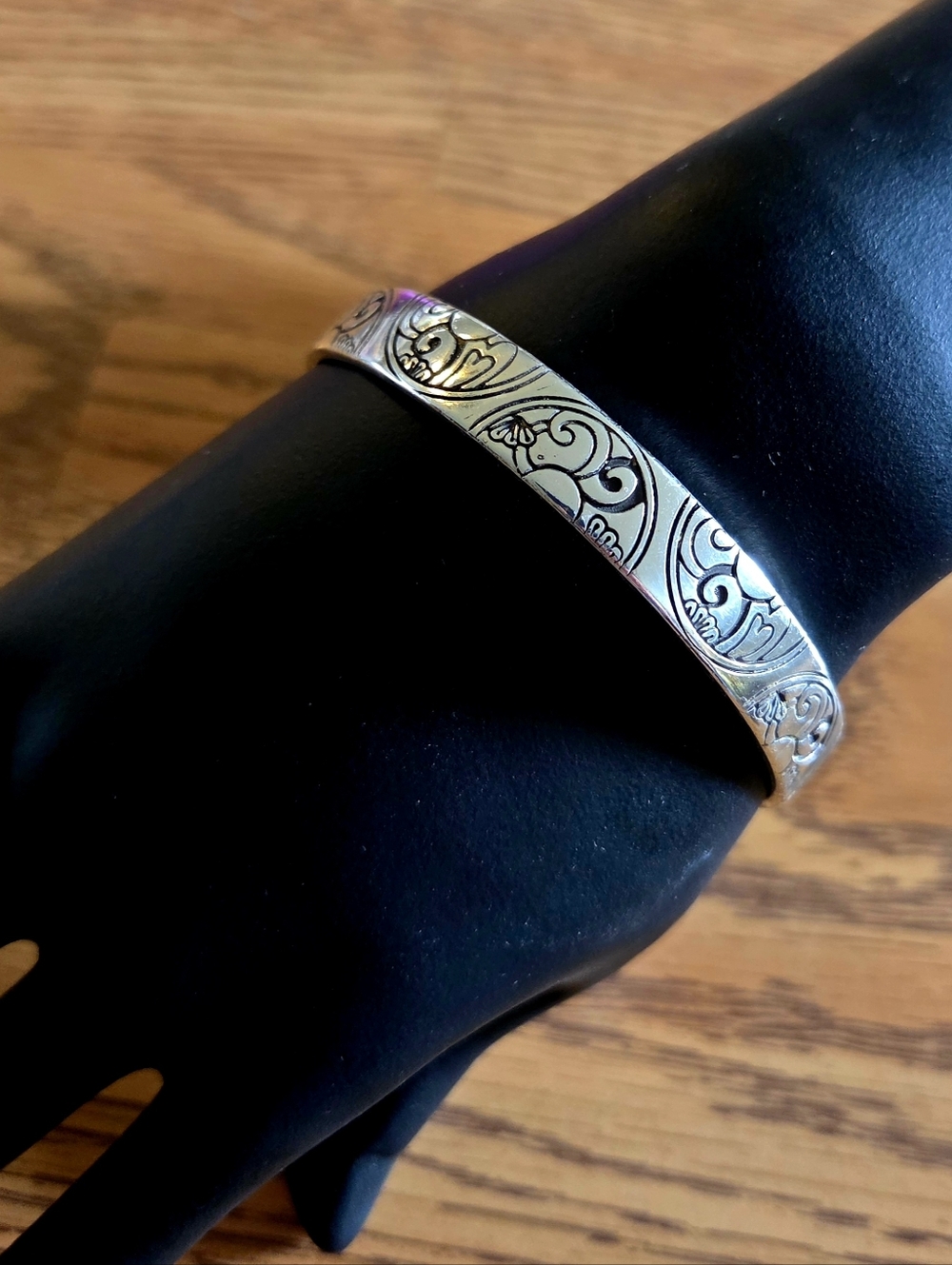 BRIGHTON "Dream Token" Vintage Silver Etched Bangle Bracelet CLASSIC CHIC! - Picture 2 of 8